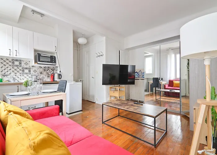 Heart Of Paris - Studio - 2P - Invalides Free Netflix